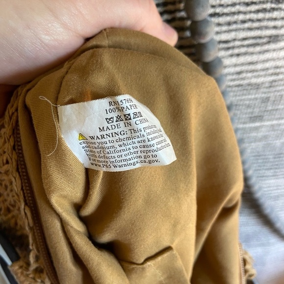 Vintage 100% Paper Tote With Wooden Handles - Picture 5 of 6